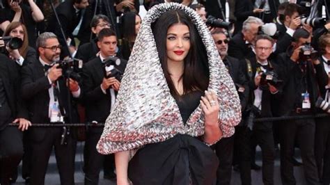 Cannes Aishwarya Rai Causes A Stir On The Red Carpet With Her