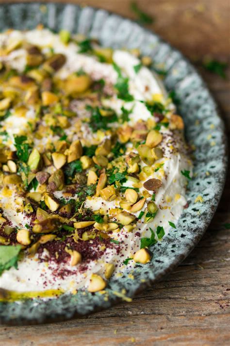 Culy Homemade Labneh Hartige Yoghurt Dip Met Pistachenoten Culy Nl