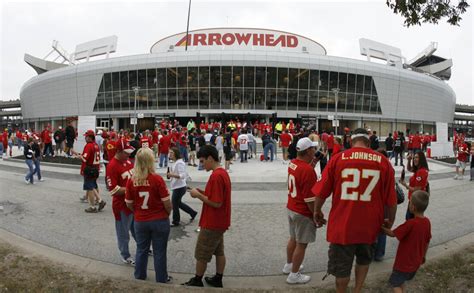 Chiefs owner focused on stadium solution in KC metro | News, Sports ...