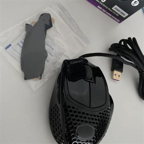 Cooler Master Mm720 Glossy Black Review A Sturdy Small Ergo Gaming Mouse Mouse Pro