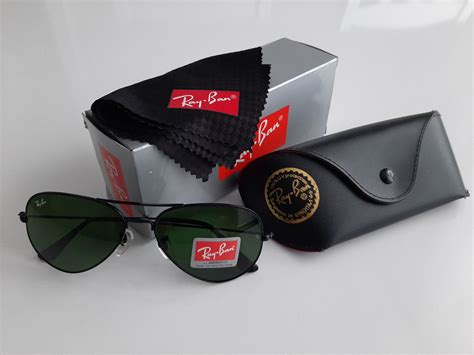 Солнцезащитные очки Ray-Ban.