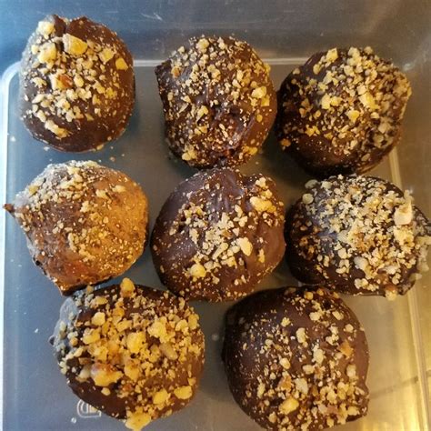 No Bake Crispy Chocolate Peanut Butter Balls