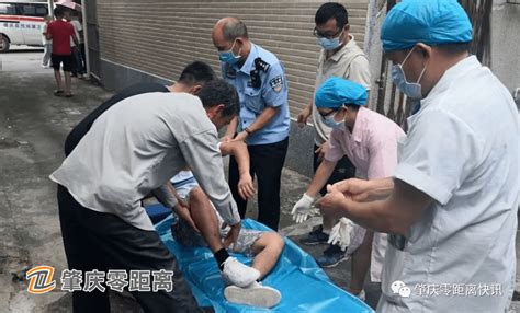 肇庆一男子倒地不起，警方和救护车也来了 德庆县