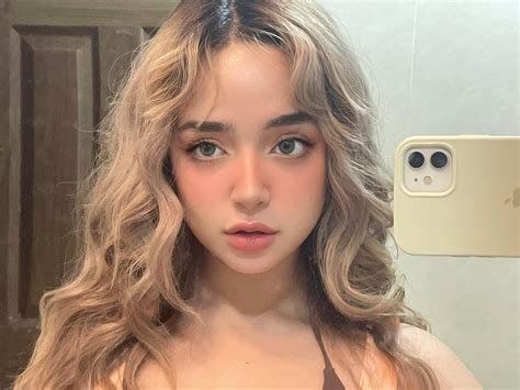 Nhan sắc xinh đẹp nóng bỏng của hot girl lai Tây nổi tiếng trên mạng Báo Dân trí