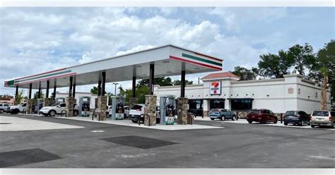 Cheap gas lures in plenty of customers at new 7-Eleven - Villages-News.com