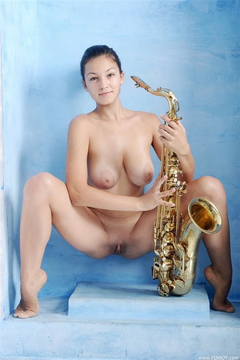 Sofie Big Tits Naked Saxophone Femjoy 05