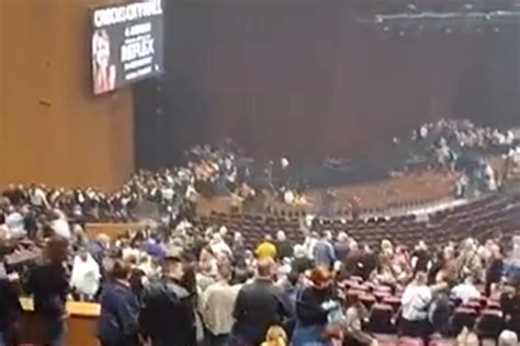 Attentato A Mosca Sparatoria In Una Sala Da Concerto Morti E