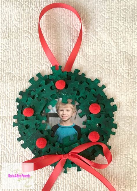 Puzzle Wreath Ornament to Show off those School Pictures!