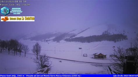 Maltempo La Neve Imbianca LAppennino Abruzzese Bufera Con Raffiche