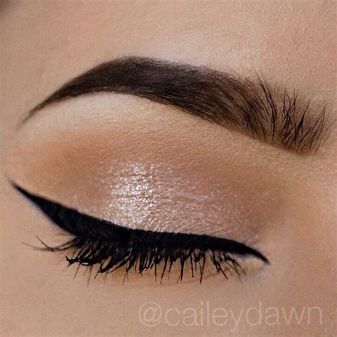 7 Useful Tips For Applying Liquid Eyeliner for Beginners - Her Style Code