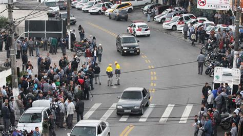 Fotos Motoristas e cobradores de ônibus entram em greve em Osasco na