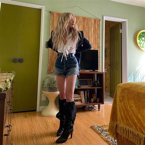 Sabrina Carpenter On Instagram Jorts” In 2021 Sabrina Carpenter