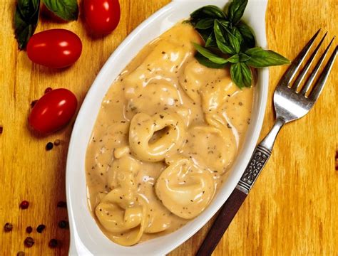 Prático e irresistível o tortellini ao molho rosé irá te surpreender