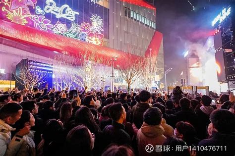 天府新区新添烟火气！成都天府大悦城火爆开业，50万客流刷新记录 文章丨商业地产观察 作者丨王燕 图片丨项目官方 12月30日，天府新区居民翘首