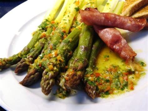 Spargel An Vinaigrette Und Knusper Schinken Kaese Rollen Rezept