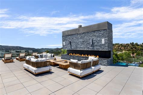 Benedict Canyon An Open Plan House For Entertaining With Guest House