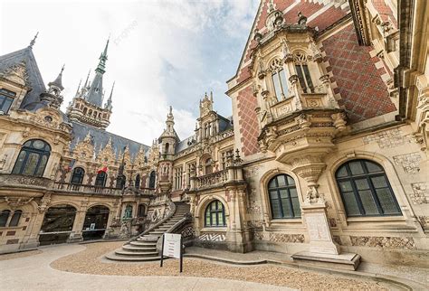 Istana Arsitektur Benedectine Perpaduan Gaya Neogothic Dan