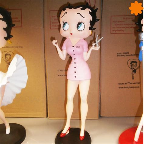 Figura De La Sex Symbol Betty Boop Peluquera Con Tijeras Y Vestido Rosa