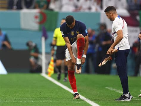 【w杯】フランス・エムバペ、df包囲網“突破”は会心？試合2時間後に瞬間の写真投稿 カタール2022写真ニュース 日刊スポーツ