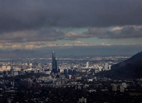 Los Nubarrones Que Amenazan A La Economía Chilena Para 2025 La Tercera