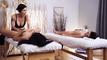 Shay Sights Vina Skyy And Harley Haze Having Lesbian 3some Massage 15 Photos