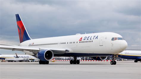 Delta Air Lines Boeing 767 Returns To Prague After Engine Failure