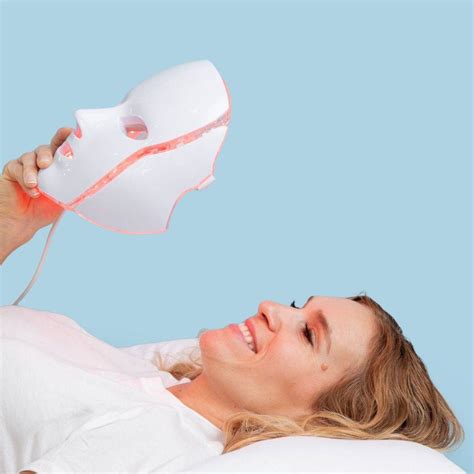 Wrinkle Clearing Light Therapy Face & Neck Mask – Nutriskin