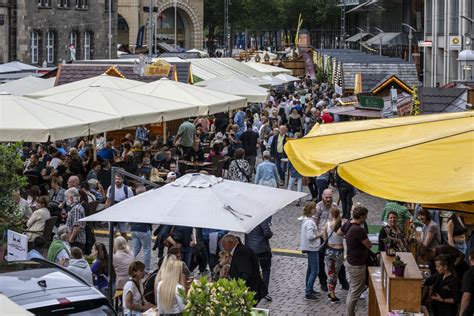 Chemnitzer Weinfest eröffnet Großer Besucherandrang am ersten Abend