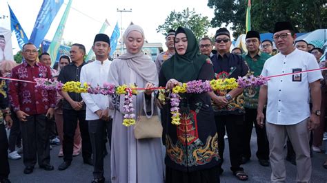 Wali Kota Palangka Raya Resmikan Pasar Wadai Ramadan H