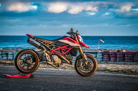 Ducati Hypermotard 950 Review Ducati Bike Reviews Devitt