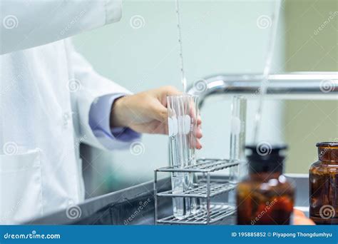 Spectrophotometer for Lab Experiments. Stock Photo - Image of hold, industry: 195885852