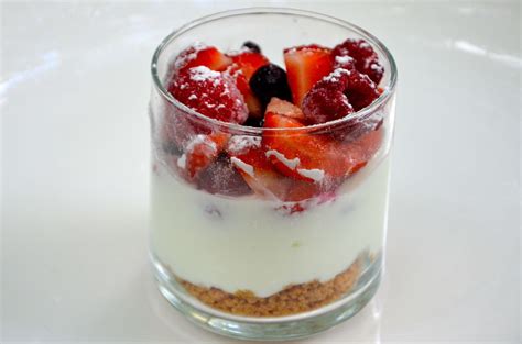 Verrines De Fromage Blanc Aux Fruits Rouges Et Speculoos La P Tite