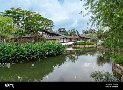 Antique Chinese garden architecture Stock Photo - Alamy