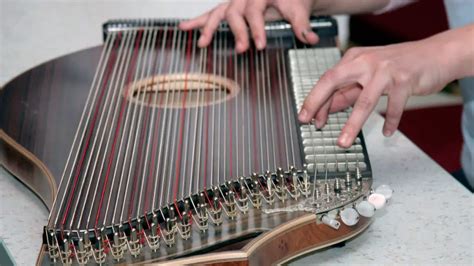 Autoharp vs Zither: Comparing Stringed Instruments - Folkstrings.com