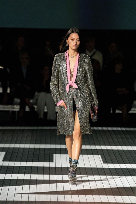 Chanel Show Rosy Waneta