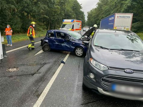 Schwerer Verkehrsunfall Mit Vier Fahrzeugen In Nauheim