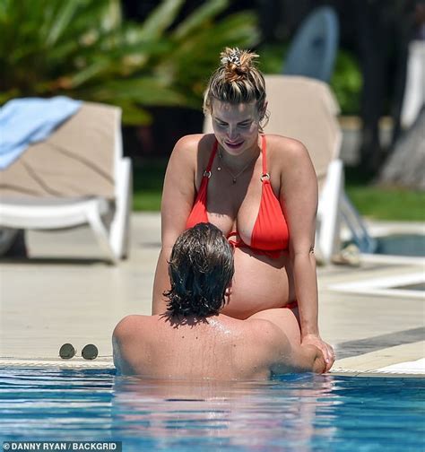 Heavily Pregnant Ferne McCann Displays Her Growing Baby Bump In A