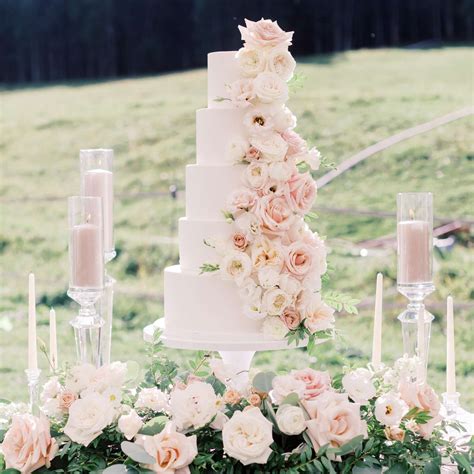 30 Stunning All White Wedding Cakes