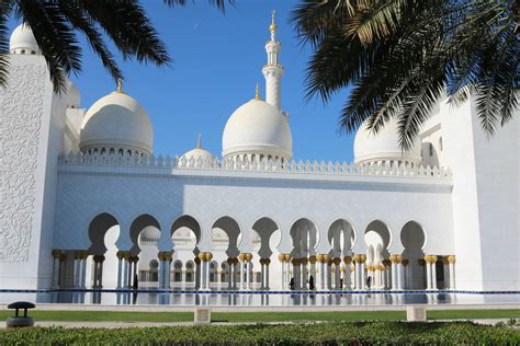 Solve Sheikh Zayed Mosque In Abu Dhabi Jigsaw Puzzle Online With Pieces