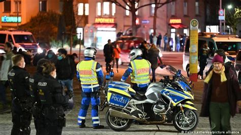 Corona Protest Von Der Demo Zum Spaziergang Deutschland Dw