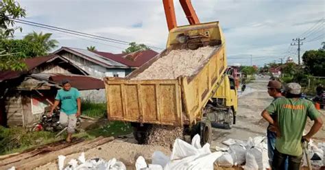 Pemerintah Timbun Lubang Jembatan Penghubung Desa Di Aceh Singkil