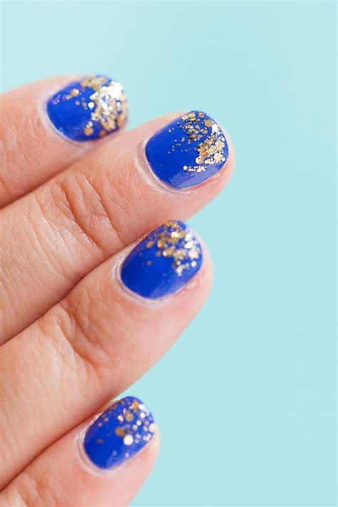 The Grown Up Way To Wear A Glitter Manicure Glitter Manicure Fancy