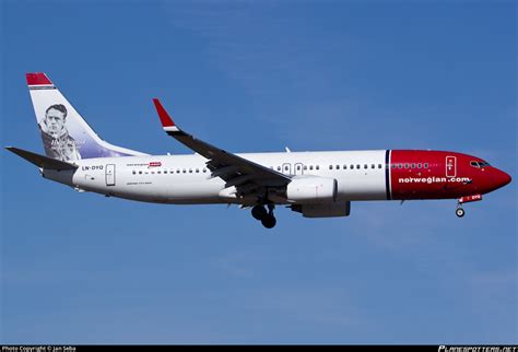 LN DYQ Norwegian Air Shuttle Boeing 737 8JP WL Photo By Jan Seba ID