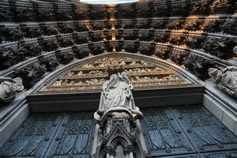 Estátuas Da Catedral Da água De Colônia Imagem de Stock Imagem de