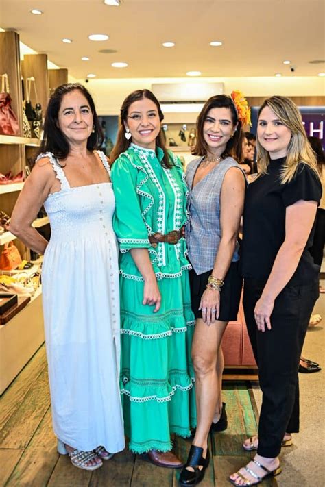 Empresária reúne amigas em loja no clima de festa junina ES360