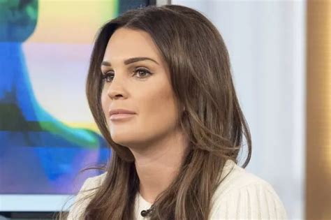 Danielle Lloyd Nude Photo Hack Star Viciously Trolled Over Pringles Picture Mirror Online