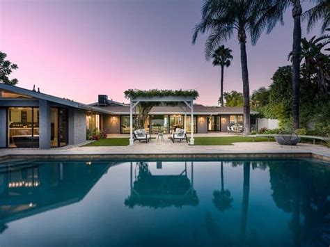 Food Network’s Valerie Bertinelli bids adieu to her lovely L.A. home