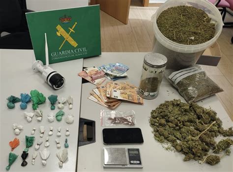 Golpe De La Guardia Civil De Albacete A La Venta De Droga En Un Piso De