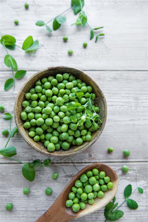 Bowl with sweet pea pods 15586645 Stock Photo at Vecteezy