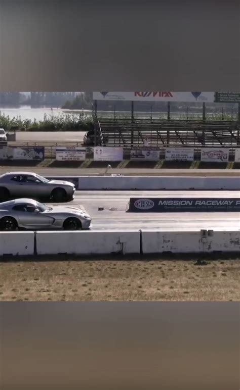 Dodge Viper Drag Races Challenger Hellcat What The Hell Happened Autoevolution